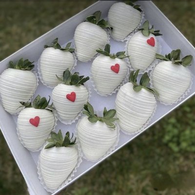 Classic Drizzle Strawberries 
