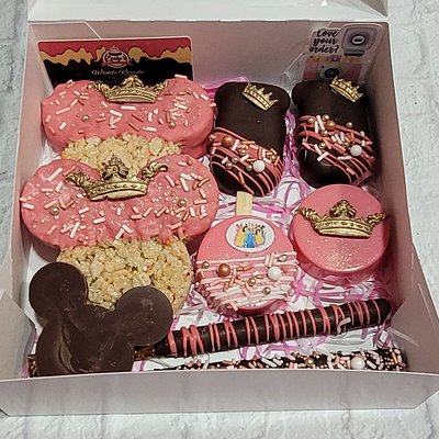 Small Assorted Dessert Box (8 ct)
