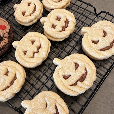 Jack-o’-Lantern Nutella Sandwich Cookie (1/2 Dozen) 