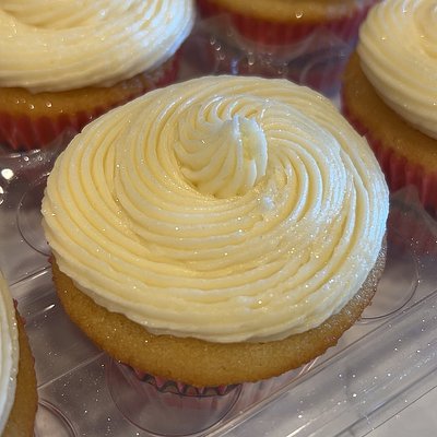 Vanilla cupcake with vanilla frosting