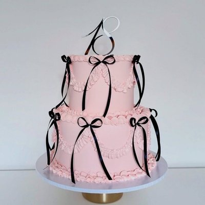 2 Tier Cake (Medium)