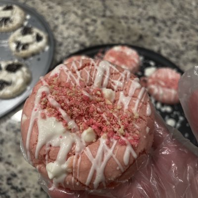 Strawberry Crumble Cookie