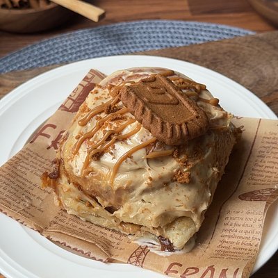 Biscoff Cinnamon Roll Single (1)