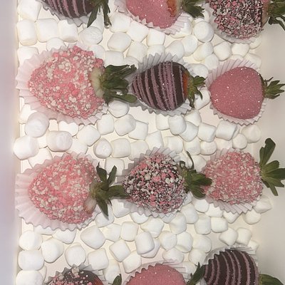 Strawberry Shortcake Crunch Berry Treat Box