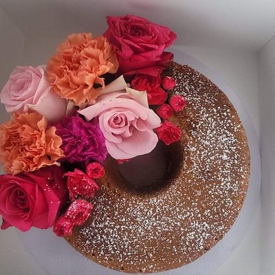 Pound Cake W/flowers
