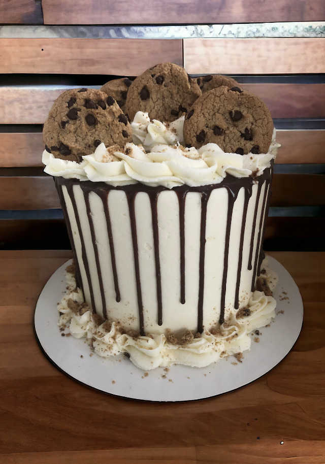 Large Cake - 8” Serves up to 30.