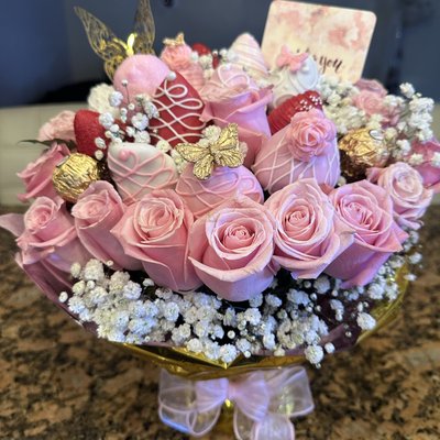 Chocolate Covered Strawberry Rose Bouquet 