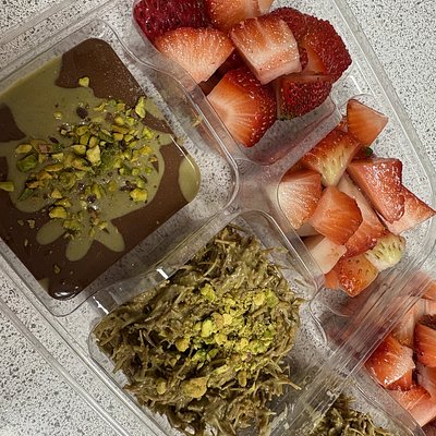 Dubai Chocolate Strawberry Tray 