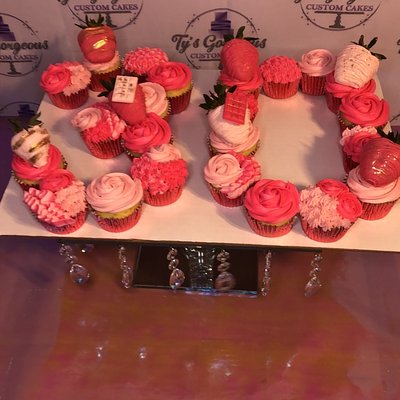 24 CT CUPCAKES NUMBER/ LETTER