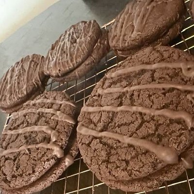Classic Chocolate Cream  Round 4 Oz