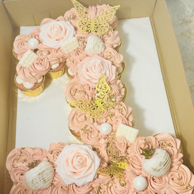Number/Letter Pull Apart Cupcakes (Double Digit) Two flavors 