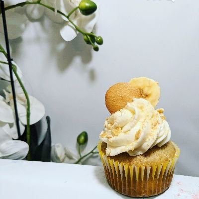 6 Banana Cupcakes With Banana Buttercream 