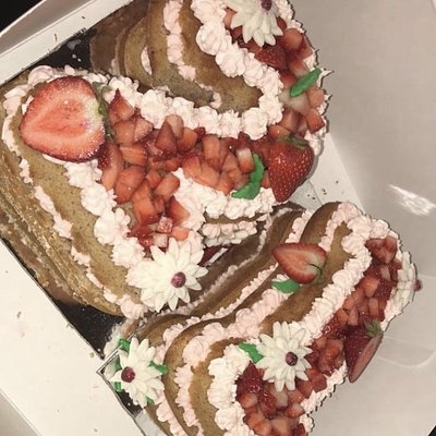 21 Fresh Strawberry Cake 
