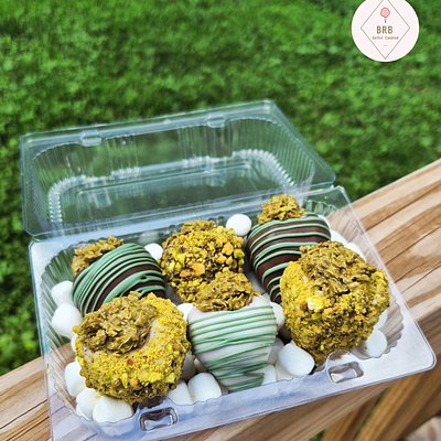 Dubai Stuffed Strawberries 