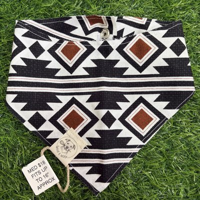 Medium Black & White Western