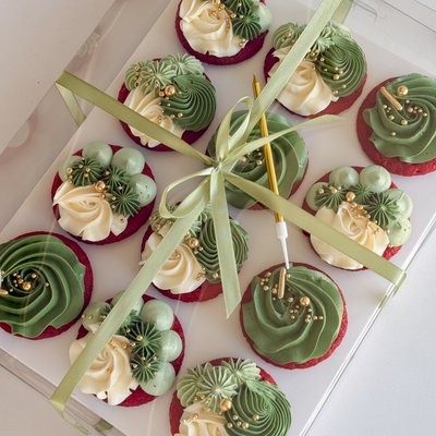 Dozen Cupcakes 