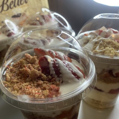 Strawberry Crumble Cheese Cake 
