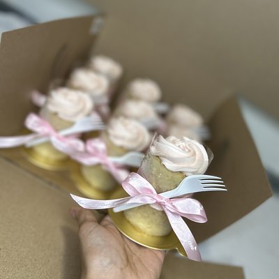 Mini 3 Inch Cakes 