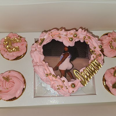 Bento 5in Cake / 4 Cupcakes 