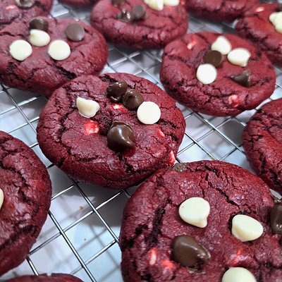 Red Velvet Chocolate Chip - HALF DOZEN