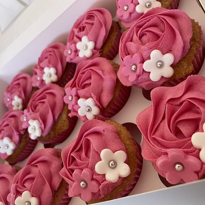 Pink Flower Cupcakes 
