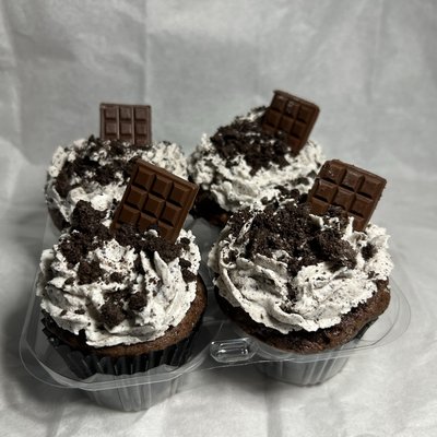 Cookies N Crème Stuffed Cupcake 