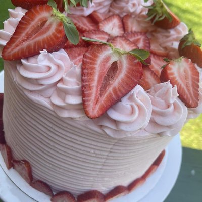 Strawberry Cake-8".
