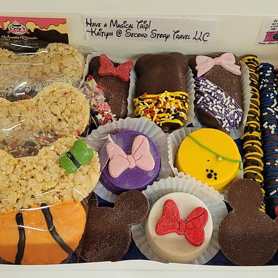 Medium Assorted Dessert Box (12 ct)