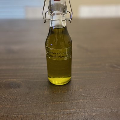 8 Oz Organic Garlic and Rosemary Infused Extra Virgin Olive Oil 