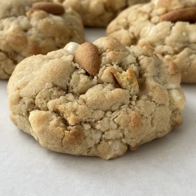 Banana Pudding White Chocolate Chip Cookies (1/2 Dozen)