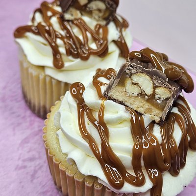 Snickers Cheesecake Cupcakes (6-Pack)