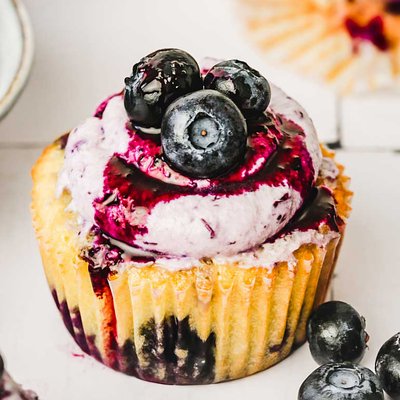 Blueberry Dream Cupcakes (6)