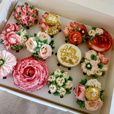 Boxed Blooming Cupcakes 