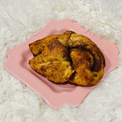 10 CT Scandinavian Cardamom Cinnamon Rolls 
