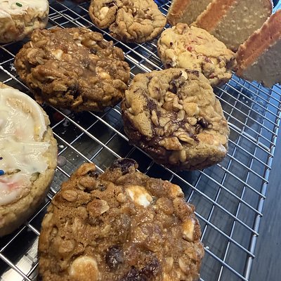 The Signature (6) Half Dozen | Based On Availability 