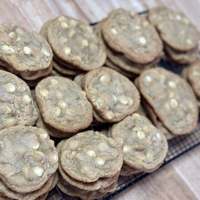 Deluxe Cookies: Banana Pudding, Strawberry Cheesecake, Lemon, Blueberry Cheesecake