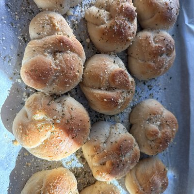 Sourdough Garlic Knots 