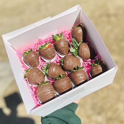 Dozen Milk Chocolate Strawberries