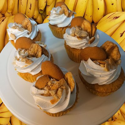  12 Banana Pudding Cupcakes