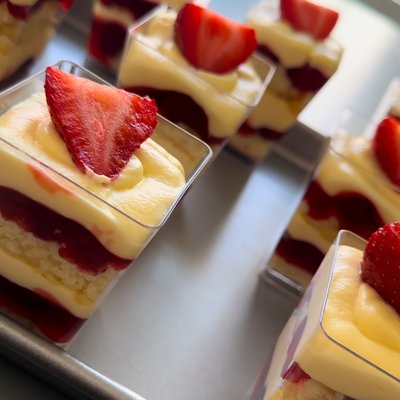 STRAWBERRY PUDDING SHOOTERS