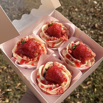 DOZEN Strawberry Crunch 🍓