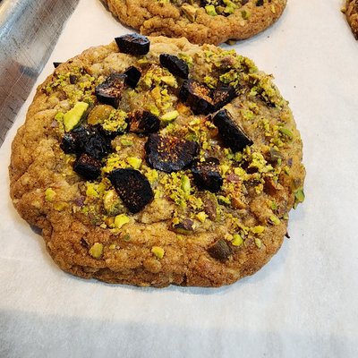 Oatmeal, Fig & Pistachio Cookie