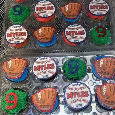 THEMED CUPCAKES