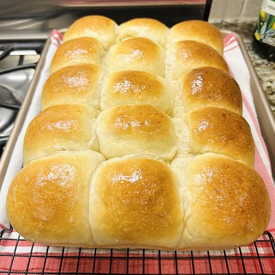 🍞 Dinner Rolls (One Dozen per Order)