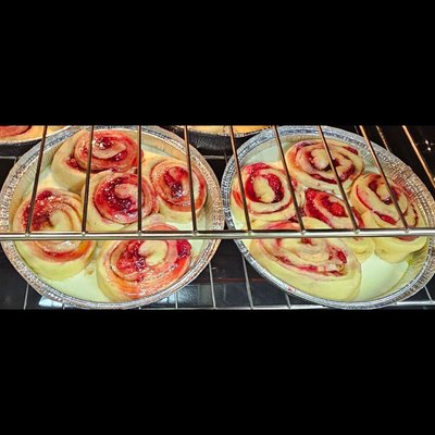 Raspberry cinnamon rolls