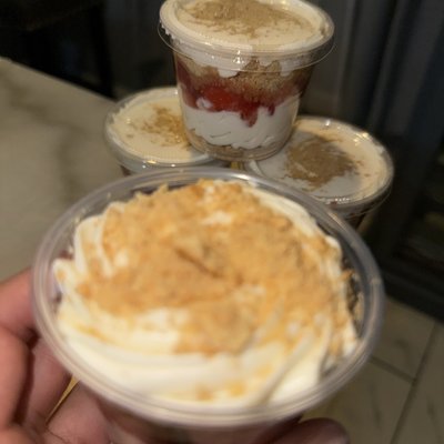 strawberry cheesecake cups 🍓