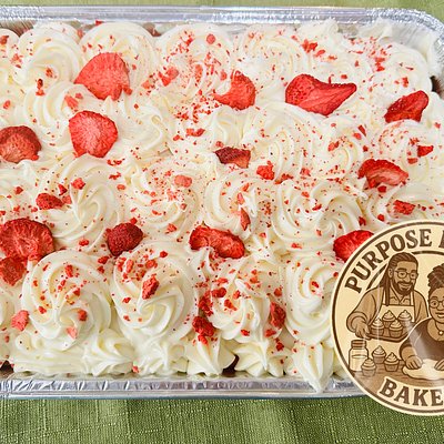 Strawberry Bliss Sheet Cake 🍓✨(13x9)