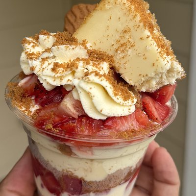 Biscoff Strawberry Cheesecake 