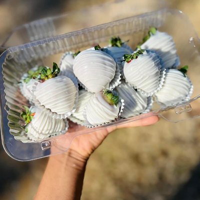 White Chocolate Strawberries 
