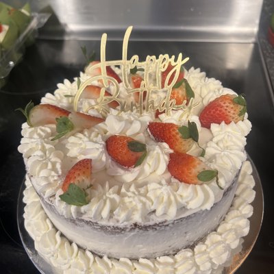 8 inch naked strawberry short cake 